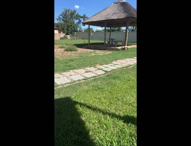 4 BEDROOM HOUSE FOR SALE IN THE ORCHARDS